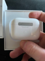 Apple airpods pro gen 2 magesafe charging case