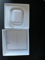 Apple airpods pro gen 2 magesafe charging case