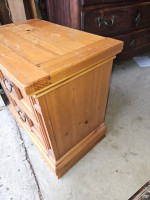Side table - Night table by Broyhill - 2 drawers