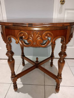 BEAUTIFUL ANTIQUE CARVED SOLID WOOD ACCENT TABLE