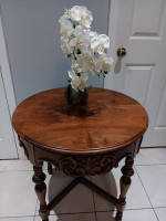 BEAUTIFUL ANTIQUE CARVED SOLID WOOD ACCENT TABLE