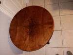 BEAUTIFUL ANTIQUE CARVED SOLID WOOD ACCENT TABLE