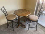 Bar chairs & Occasional table