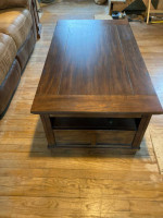 Ashley Gately Traditional Rectangular Lift Top Coffee Table