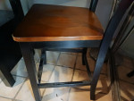 Tall Table With 2 Chairs