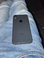 IPHONE XR EXCELLENT CONDITION (airpods included)