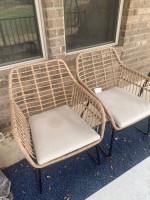Nice outdoor set - table and chair - like new