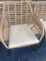 Nice outdoor set - table and chair - like new