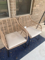 Nice outdoor set - table and chair - like new