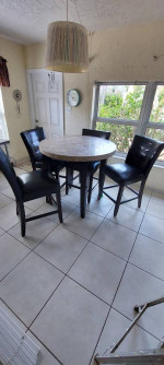 Dining table set
