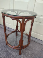 SIDE TABLE / NIGHTSTAND / END TABLE