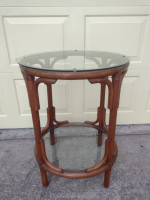 SIDE TABLE / NIGHTSTAND / END TABLE