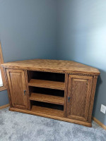 BROYHILL SOLID WOOD TABLE & CHINA HUTCH