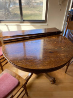 Solid oak claw foot round table with 3 leaves and 3 chairs