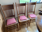 Solid oak claw foot round table with 3 leaves and 3 chairs