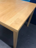 Extendable kitchen table