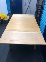 Extendable kitchen table