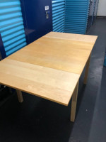 Extendable kitchen table