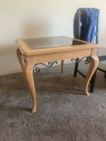 Solid wood side/end table