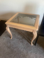 Solid wood side/end table