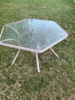 Large tempered glass umbrella hole table with leaf print