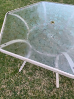 Large tempered glass umbrella hole table with leaf print