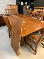 Americana Brown Wood Dining Table w/ 5 Chairs and Leaf