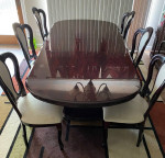 Mahogany Italian Style Table with 6 Chairs and a Leaf