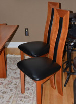 Dining room table - SOLID CHERRY WOOD - almost new (WISCONSIN)