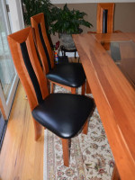 Dining room table - SOLID CHERRY WOOD - almost new (WISCONSIN)
