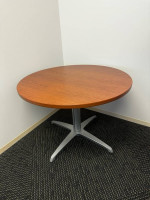 OFFICE ROUND TABLE LIKE NEW