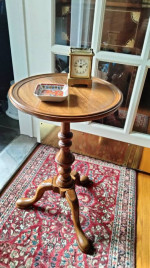 Small Mahogany Queen Anne Table