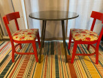 30” round table & 2 chairs