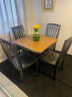 Dining room table & 4 chairs