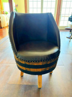 Beautiful Oak Barrel Table and Chairs