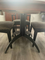 Beautiful Ethan Allen table and chairs dinning table with leaf