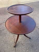 Round end table /Plant stand