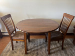 Kitchen Table with 2 chairs