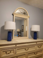 2 table lamps