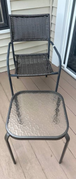 Outdoor patio chair and glass side / end table Set