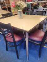Dining Table/4 chairs