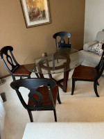 Round dining/ kitchen table and chairs
