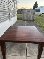 Ashely KITCHEN TABLE & 6 Chairs ..like new