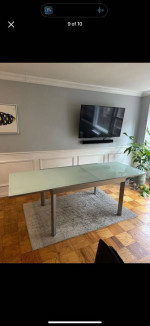 deal: Italian Expandable Glass Dining Table: Jensen Lewis Made by BoTempi see de