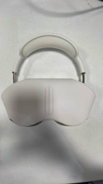 Apple AirPods Max (LIGHTLY WORN) comes with carrying case as well