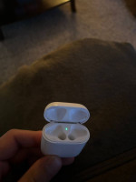 Airpods case (no earphones)