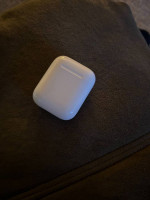 Airpods case (no earphones)