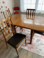 Beautiful Teak Dining Table & Chairs