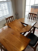 Beautiful Teak Dining Table & Chairs