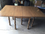 Gate leg table